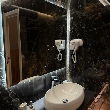 Xhasen Hotel&café Hotel Tirana